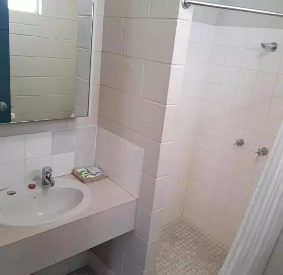 Cardwell Beachcomber Motel & Tourist Park