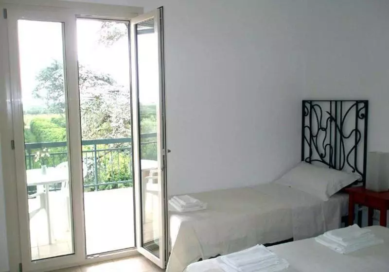 ホテル Agriturismo Donna Clementina