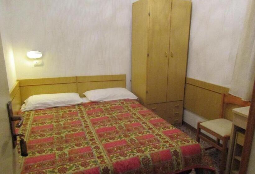 ホテル Pensione Ornella