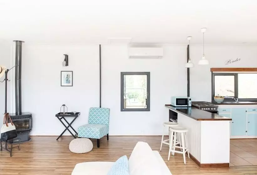 Karawatha Cottages B&b