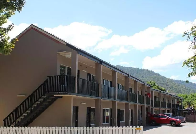 Motelli Alpine Hotel Bright