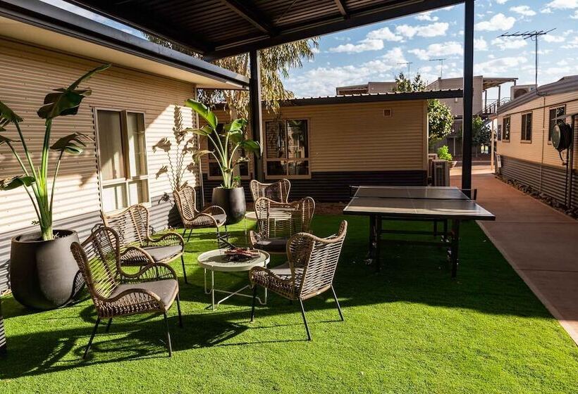 Мотель Oasis Newman