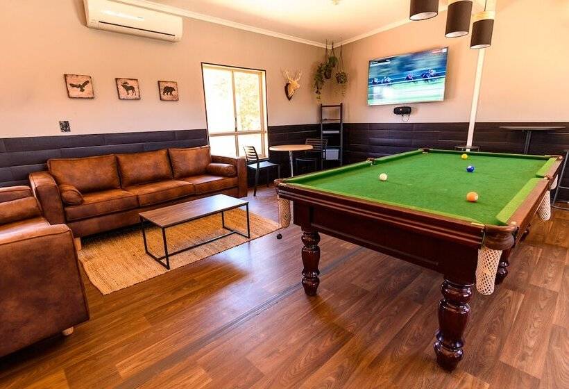 Мотель Oasis Newman