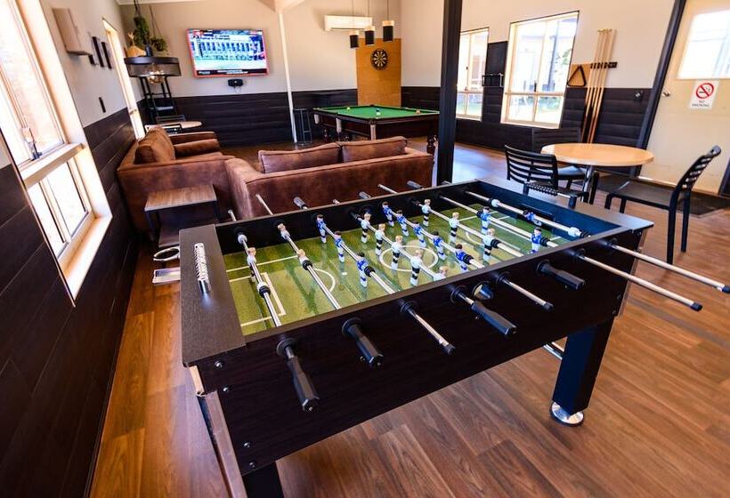 Мотель Oasis Newman