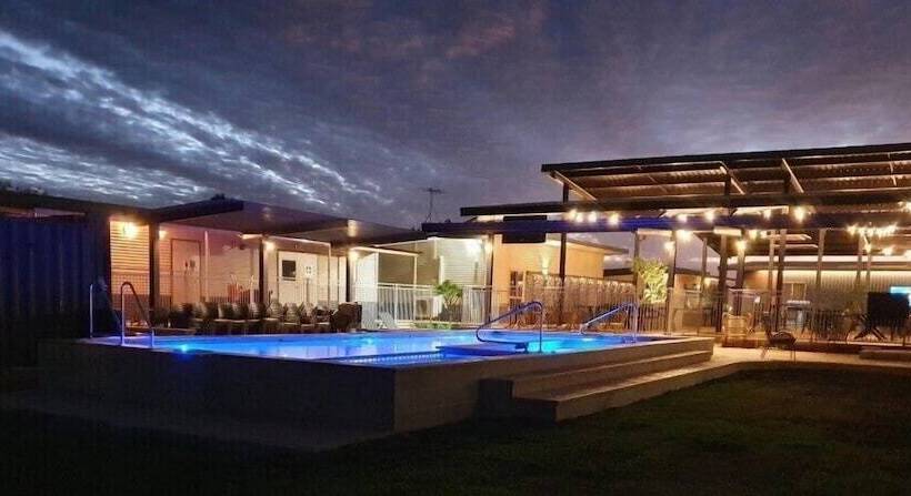 Мотель Oasis Newman