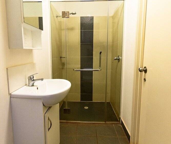 Мотель Oasis Newman