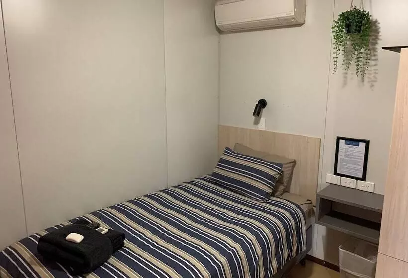 مُتل Oasis Newman