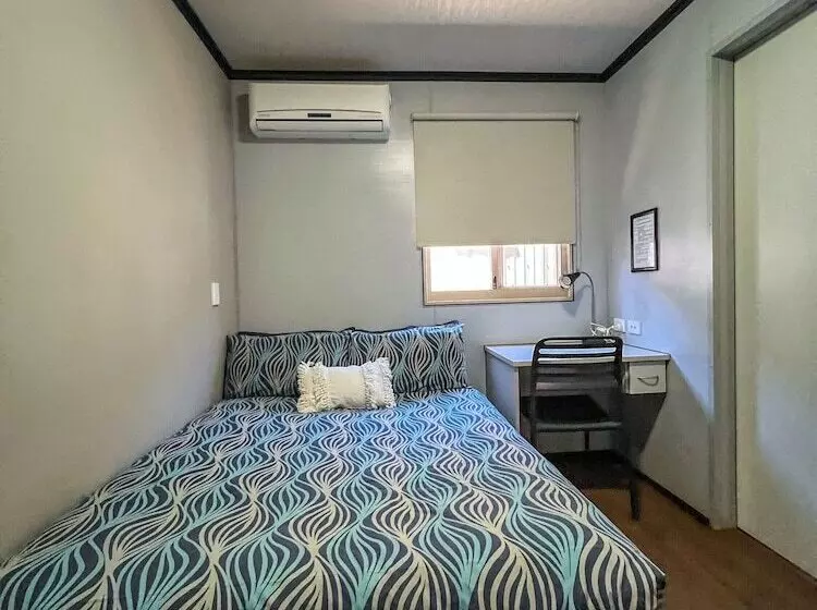 مُتل Oasis Newman