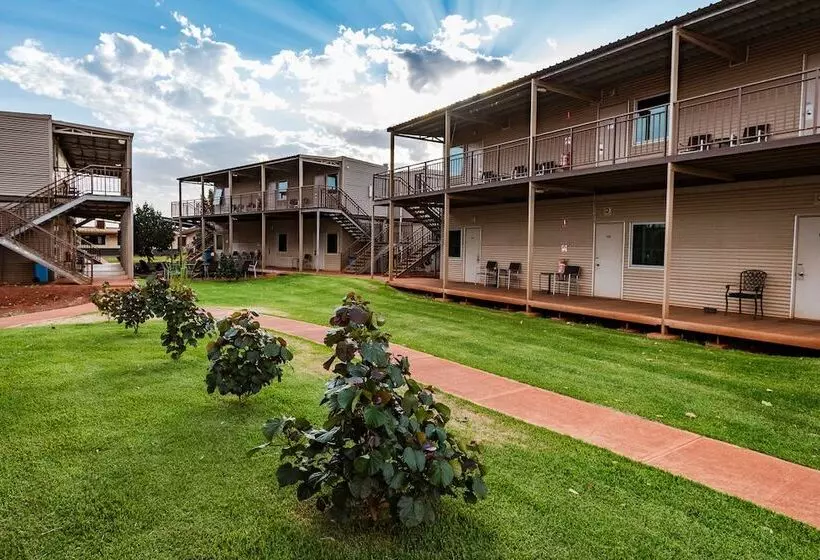 مُتل Oasis Newman