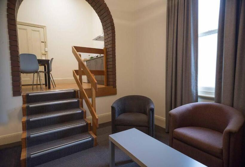 汽车旅馆  The Mile End