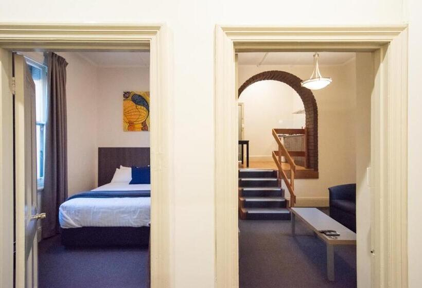 汽车旅馆  The Mile End