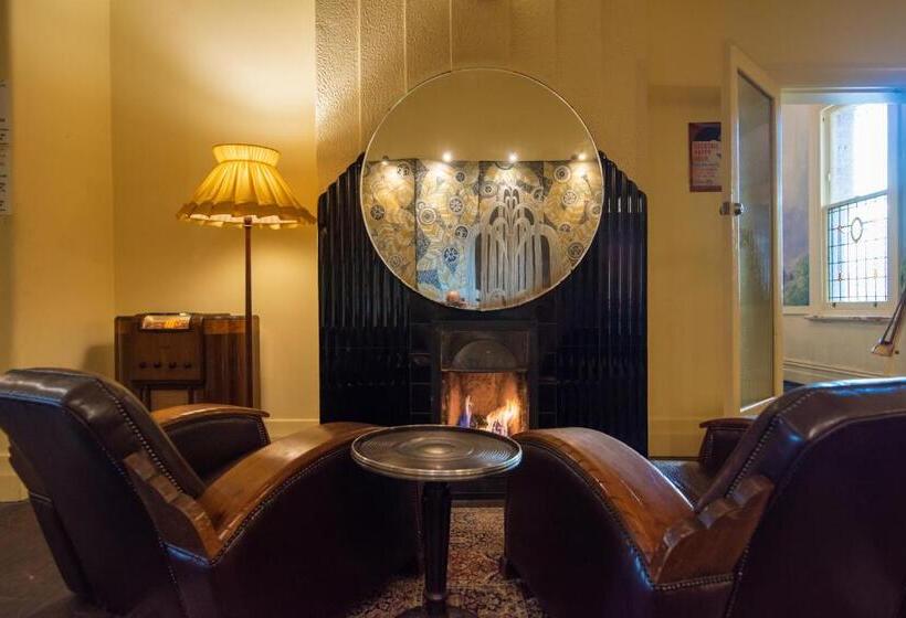 汽车旅馆  The Mile End