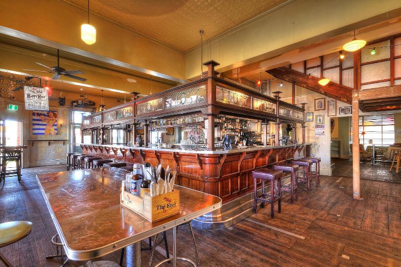 汽车旅馆  The Mile End