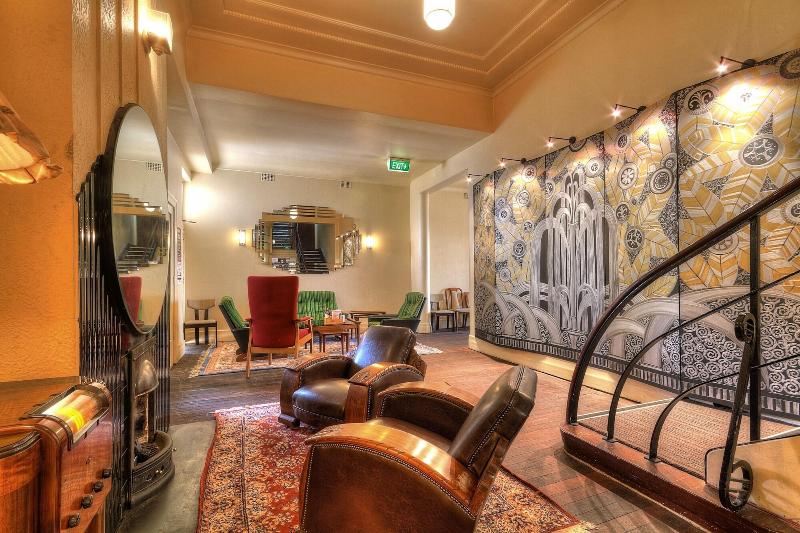 汽车旅馆  The Mile End