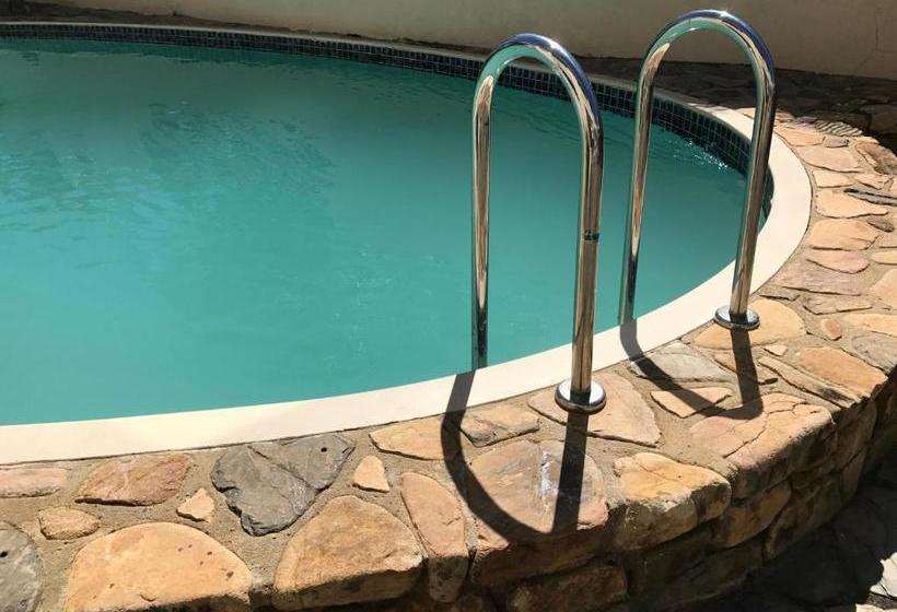 فندق على الطريق Cairns Motor Inn