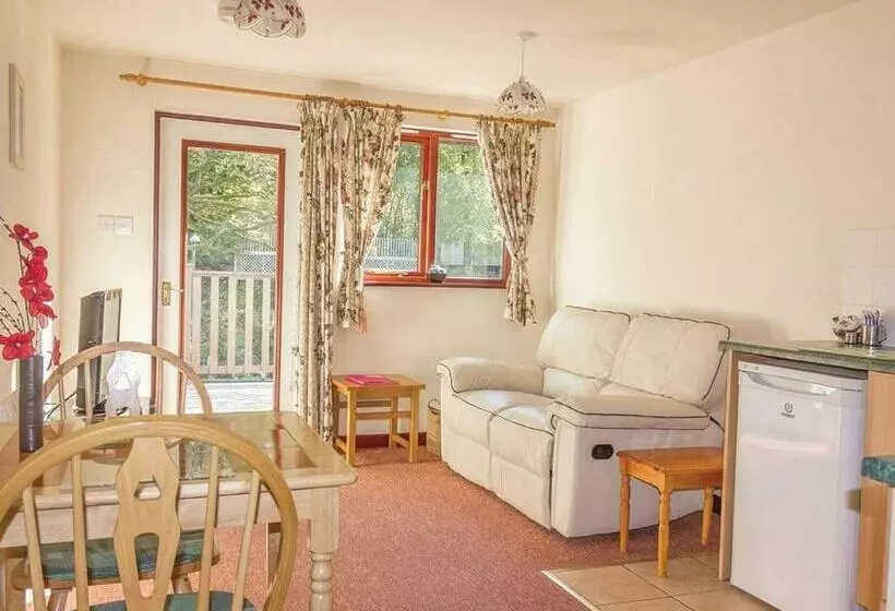 Lomakeskus Avalon Cottages