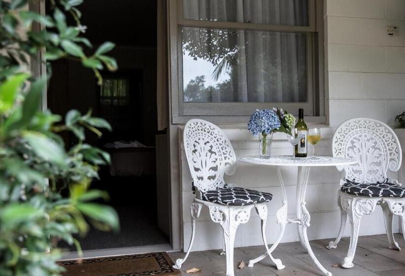 Tall Trees Motel Mountain Retreat