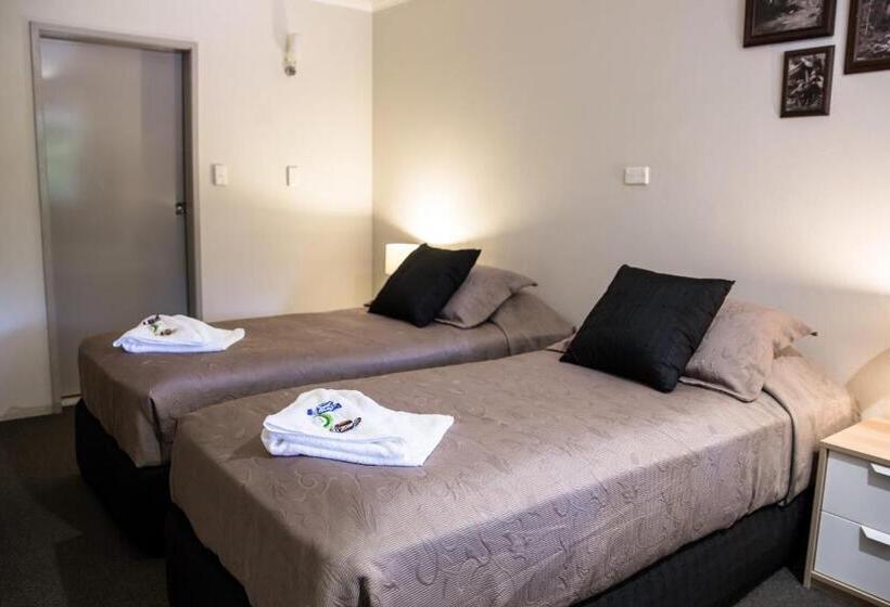 Tall Trees Motel Mountain Retreat