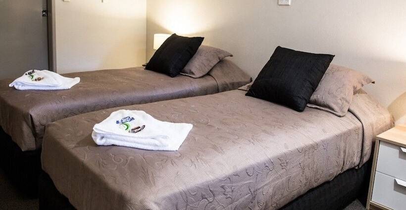 Tall Trees Motel Mountain Retreat