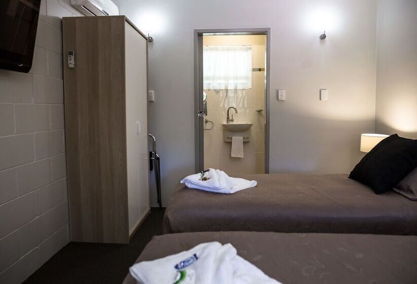 Tall Trees Motel Mountain Retreat