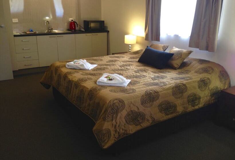 Tall Trees Motel Mountain Retreat