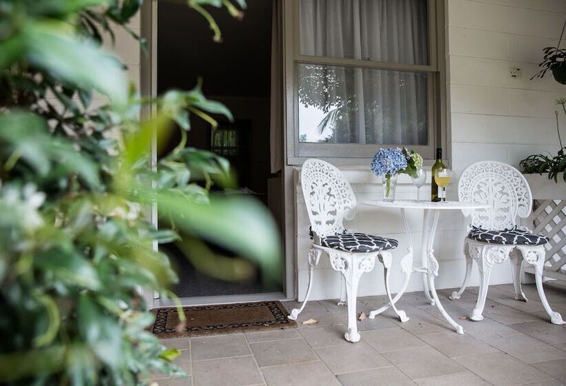 Tall Trees Motel Mountain Retreat