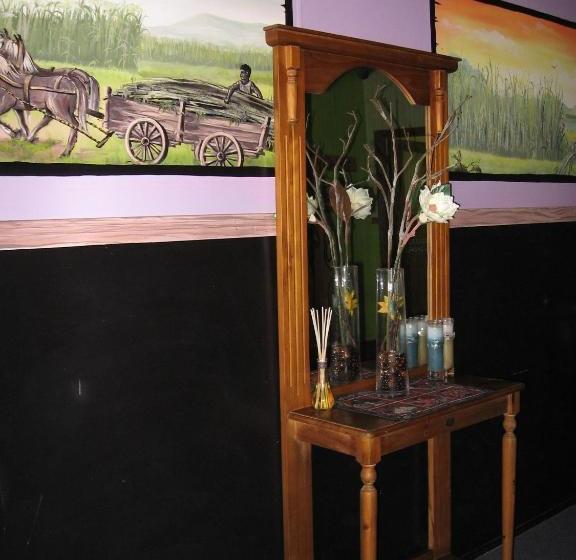 Hostel Gecko's Rest Budget Accommodation & Backpackers