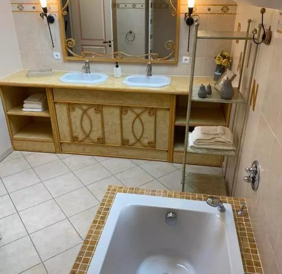 ベッドアンドブレックファースト La Closerie Des Sacres