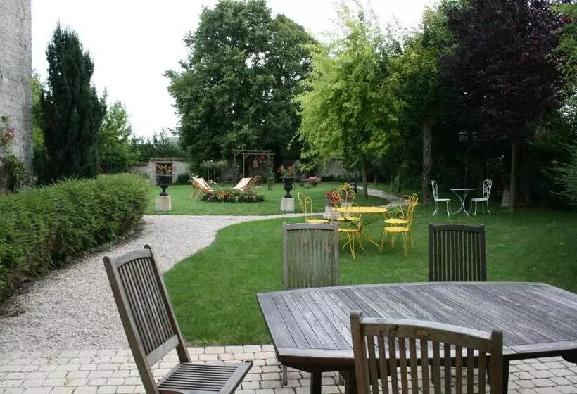 ベッドアンドブレックファースト La Closerie Des Sacres