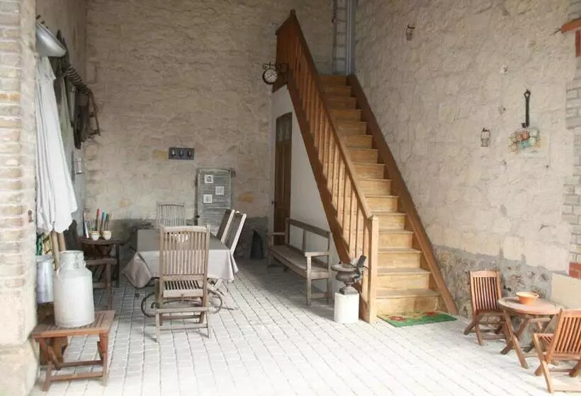 ベッドアンドブレックファースト La Closerie Des Sacres