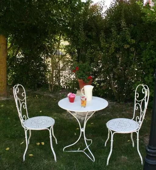 ベッドアンドブレックファースト La Closerie Des Sacres