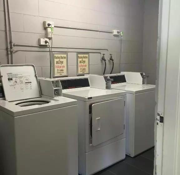 Black Nugget Hotel Motel