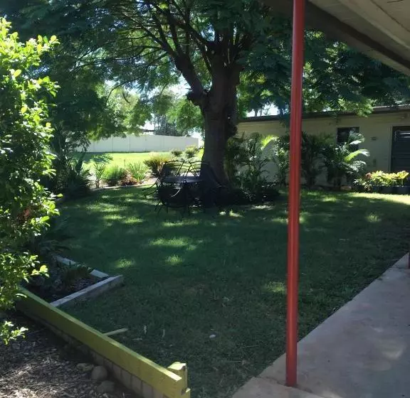 Black Nugget Hotel Motel