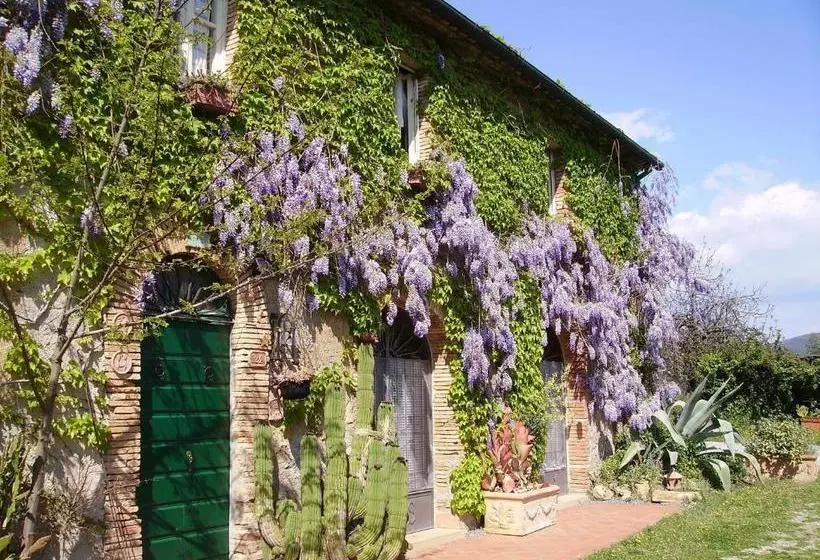 هتل Agriturismo La Leccia