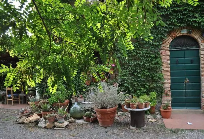 هتل Agriturismo La Leccia