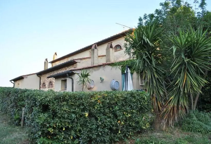 هتل Agriturismo La Leccia