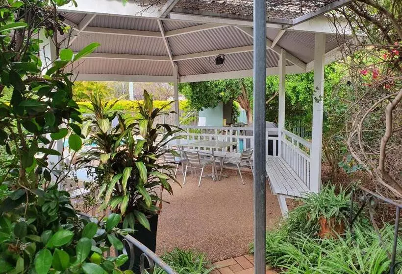 Jacaranda Country Motel