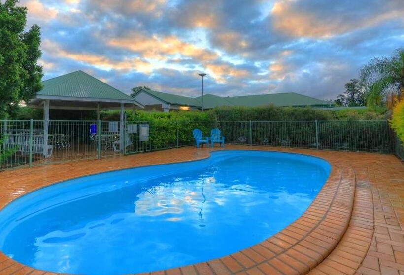 Jacaranda Country Motel