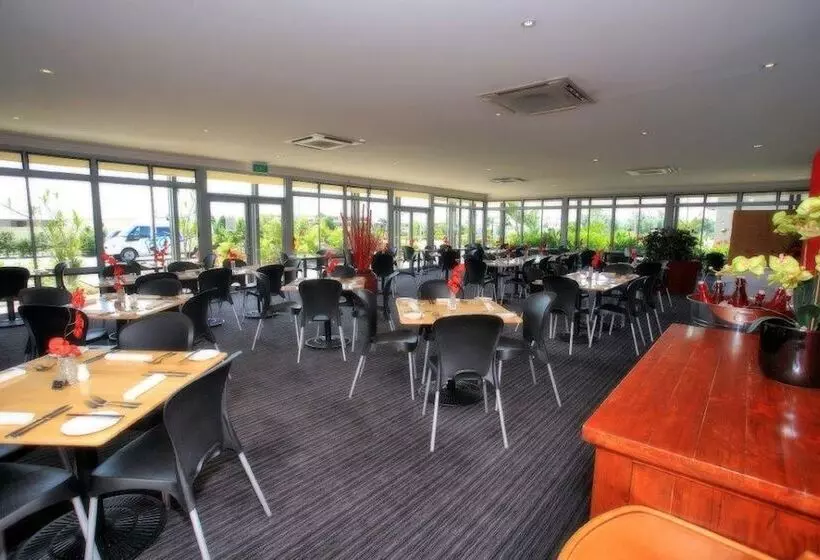 ホテル The Mayfair Emerald