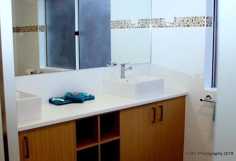 Mollymook Cove Apartments