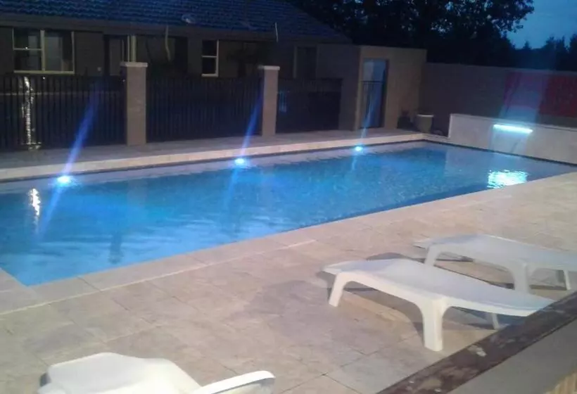 Motelli Bathurst Gold Panner