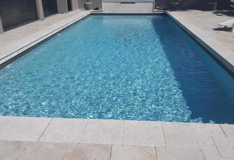 Motelli Bathurst Gold Panner