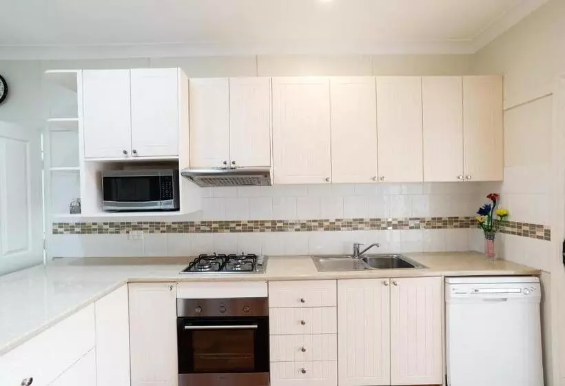 モーテル Canberra Ave Villas