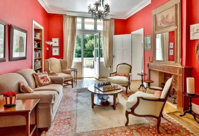 ペンション Château De Villars