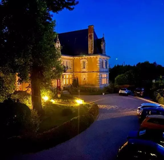 ペンション Château De Villars