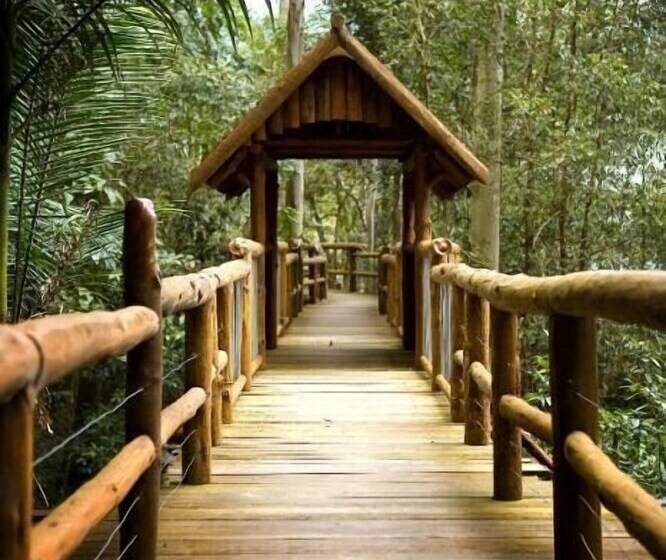 リゾートホテル Secrets On The Lake