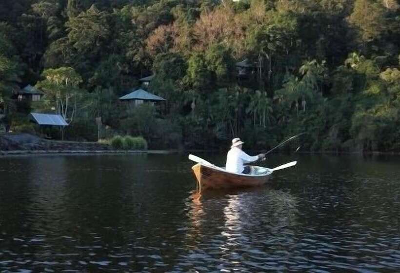 リゾートホテル Secrets On The Lake