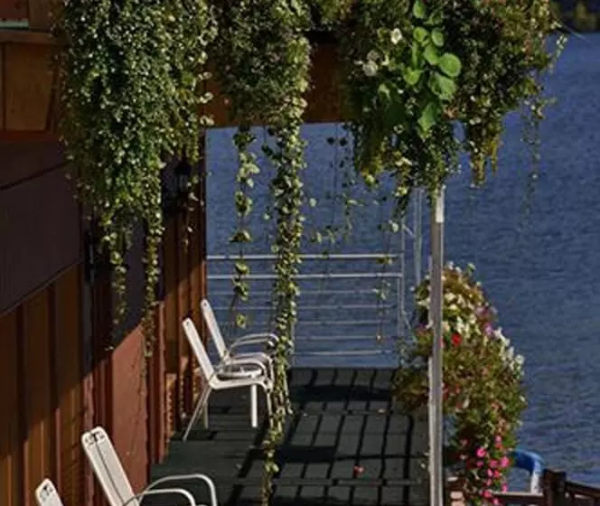 Retkeilymaja Lake Crest Inn