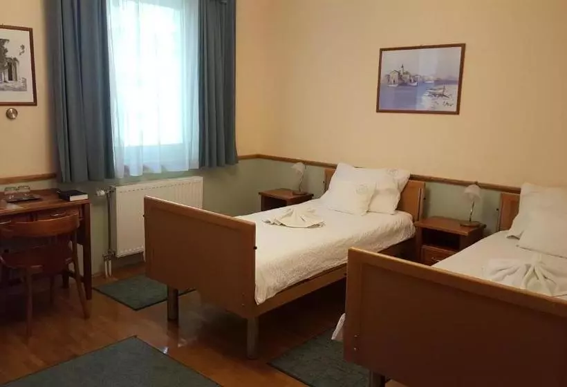 ベッドアンドブレックファースト Laetitia Panzió