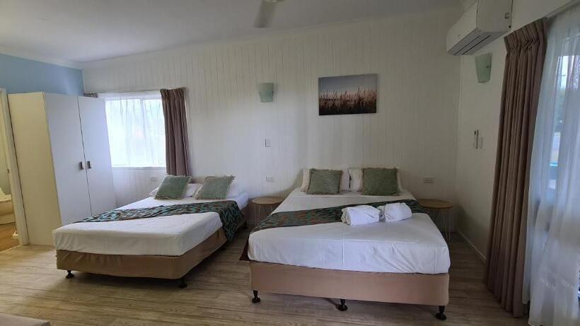Cardwell Beachfront Motel